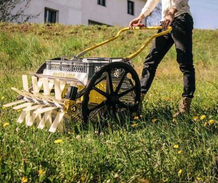 Obstraupe im Einsatz zum Sammeln von Streuobst - Jetzt Obstraupe kaufen